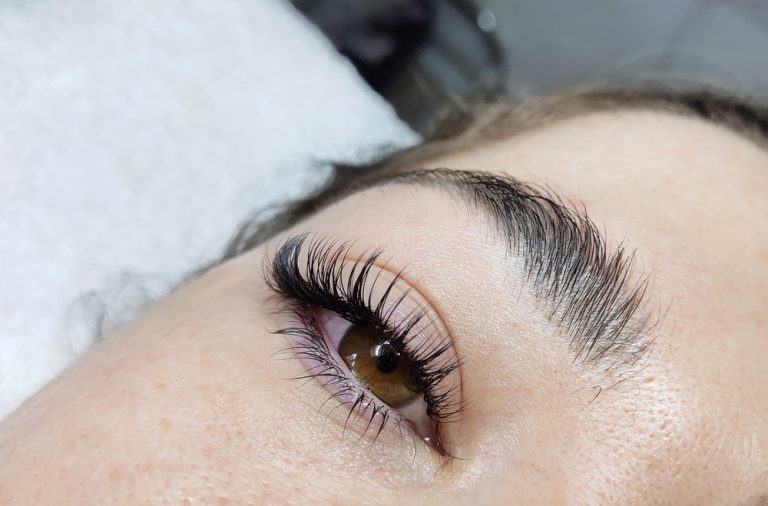 Real Mink Eyelash Extensions Vs. Synthetic: Which Is Better?